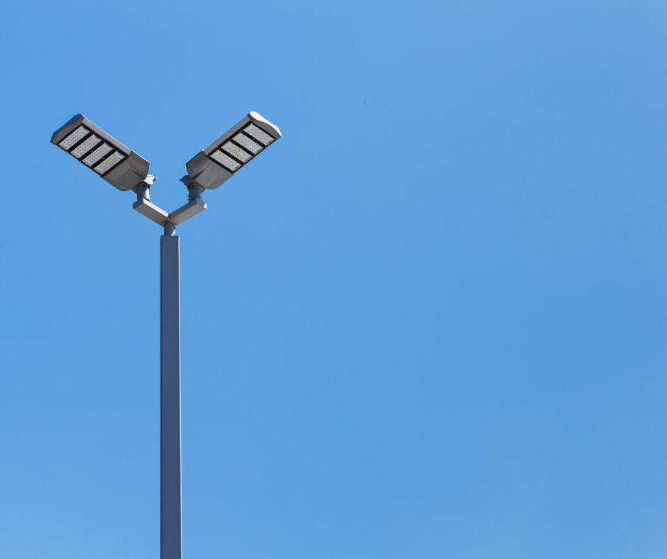 Sportanlage Mönninghausen: Umrüstung der vorhandenen Flutlichtanlage auf LED Sportanlage Mönninghausen: Umrüstung der vorhandenen Flutlichtanlage auf LED
